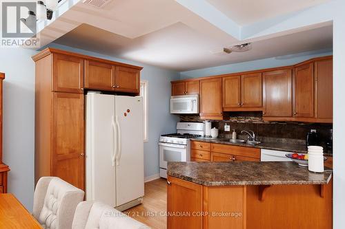 1227 Victoria Drive, London East (East C), ON - Indoor Photo Showing Kitchen