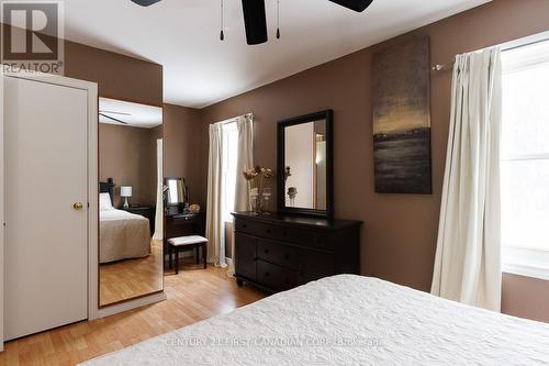 1227 Victoria Drive, London East (East C), ON - Indoor Photo Showing Bedroom