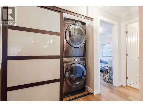 205 Gerstmar Road Unit# 1, Kelowna, BC - Indoor Photo Showing Laundry Room
