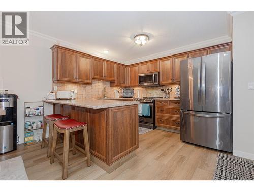 205 Gerstmar Road Unit# 1, Kelowna, BC - Indoor Photo Showing Kitchen