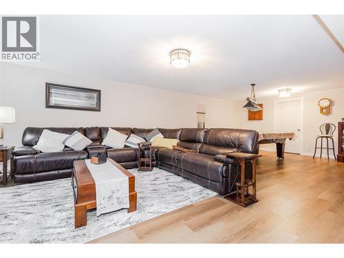 205 Gerstmar Road Unit# 1, Kelowna, BC - Indoor Photo Showing Living Room