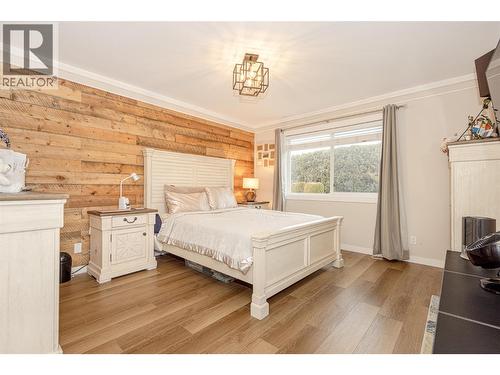 205 Gerstmar Road Unit# 1, Kelowna, BC - Indoor Photo Showing Bedroom