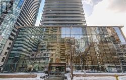 608 - 33 CHARLES STREET E  Toronto, ON M4Y 0A2