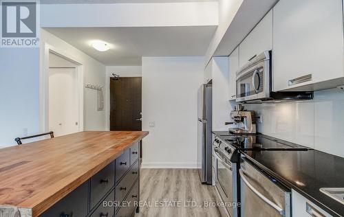608 - 33 Charles Street E, Toronto, ON - Indoor Photo Showing Kitchen