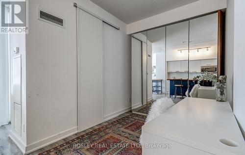 608 - 33 Charles Street E, Toronto, ON - Indoor