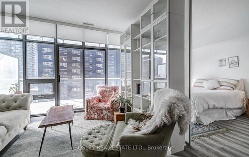 608 - 33 Charles Street E, Toronto, ON - Indoor Photo Showing Bedroom