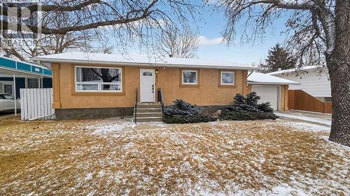 5813 50 Street, Taber, AB - Outdoor