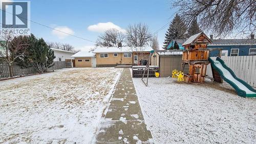 5813 50 Street, Taber, AB - Outdoor