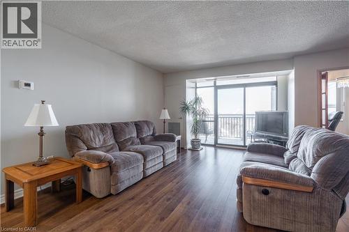 500 Green Road Unit# 1218, Stoney Creek, ON - Indoor Photo Showing Living Room
