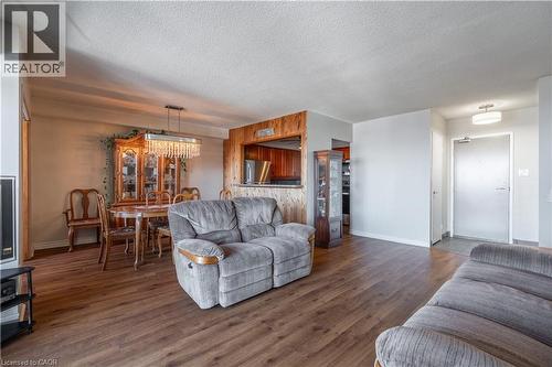 500 Green Road Unit# 1218, Stoney Creek, ON - Indoor Photo Showing Living Room