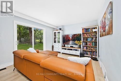 168 Kingslake Road, Toronto, ON - Indoor Photo Showing Living Room