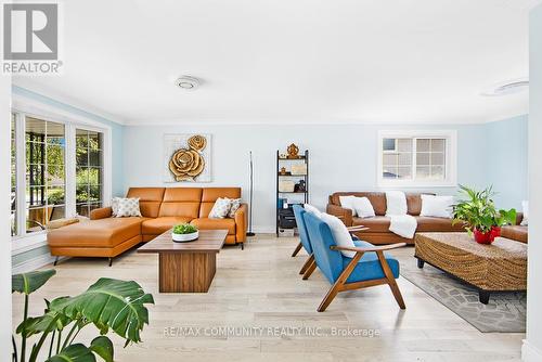 168 Kingslake Road, Toronto, ON - Indoor Photo Showing Living Room