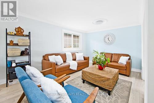 168 Kingslake Road, Toronto, ON - Indoor Photo Showing Living Room