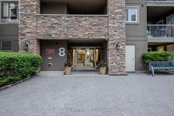 1109 - 8 DAYSPRING CIRCLE  Brampton, ON L6P 2Z7