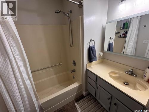 415 3Rd Avenue W, Biggar, SK - Indoor Photo Showing Bathroom