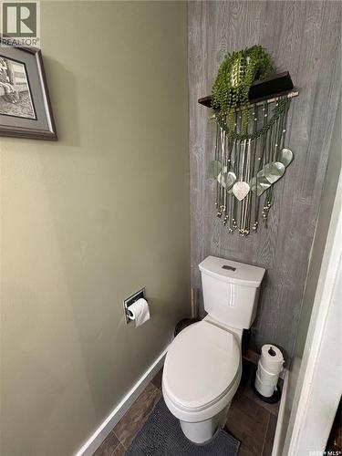 415 3Rd Avenue W, Biggar, SK - Indoor Photo Showing Bathroom