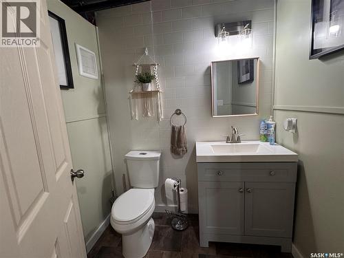 415 3Rd Avenue W, Biggar, SK - Indoor Photo Showing Bathroom