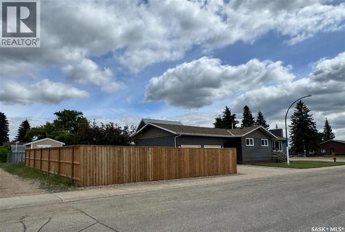 415 3Rd Avenue W, Biggar, SK - Outdoor
