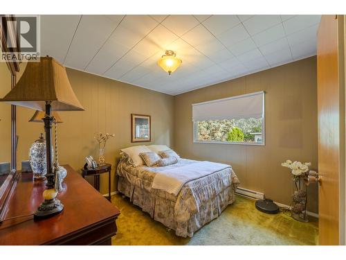 14001 Amm Avenue, Summerland, BC - Indoor Photo Showing Bedroom
