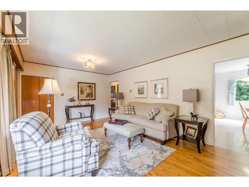 14001 Amm Avenue, Summerland, BC - Indoor Photo Showing Living Room