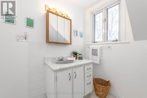 55 Smirle Avenue, Ottawa, ON - Indoor Photo Showing Bathroom