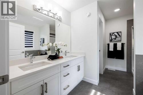 432 Ranch Gate, Strathmore, AB - Indoor Photo Showing Bathroom