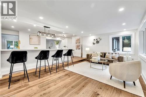 877 Kingsway Drive, Burlington, ON - Indoor