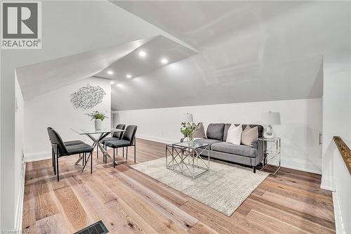 877 Kingsway Drive, Burlington, ON - Indoor