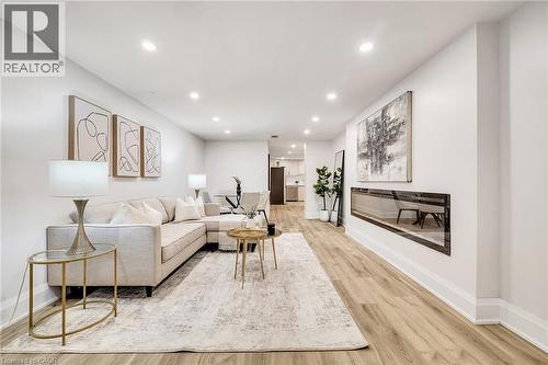 877 Kingsway Drive, Burlington, ON - Indoor Photo Showing Living Room