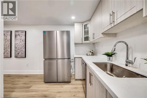 877 Kingsway Drive, Burlington, ON - Indoor Photo Showing Kitchen With Upgraded Kitchen
