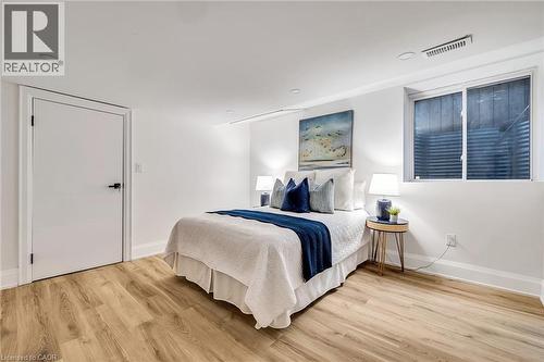 877 Kingsway Drive, Burlington, ON - Indoor Photo Showing Bedroom