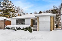 211 NEWTON DRIVE  Toronto, ON M2M 2P2