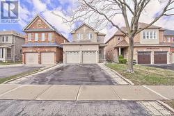 484 MENCZEL CRESCENT  Newmarket, ON L3X 2P6