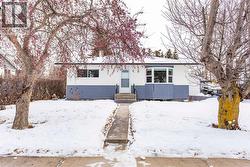 5031 57 Street  Lacombe, AB T4L 1X8