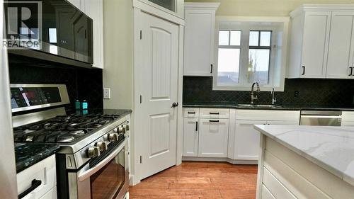 8245 102 Avenue, Peace River, AB - Indoor Photo Showing Kitchen