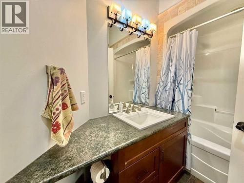 8245 102 Avenue, Peace River, AB - Indoor Photo Showing Bathroom