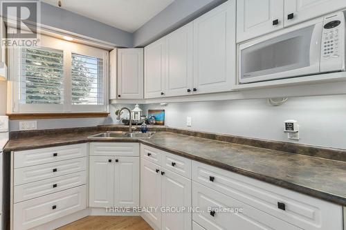 35 Surrey Crescent, London South (South Y), ON - Indoor Photo Showing Kitchen With Double Sink