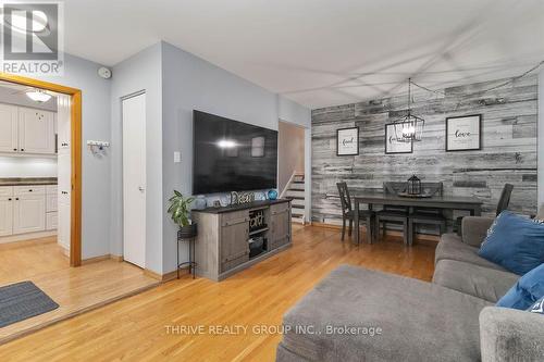 35 Surrey Crescent, London South (South Y), ON - Indoor Photo Showing Living Room