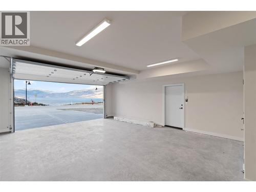 38 Rue Cheval Noir Unit# 113, Kamloops, BC - Indoor Photo Showing Garage
