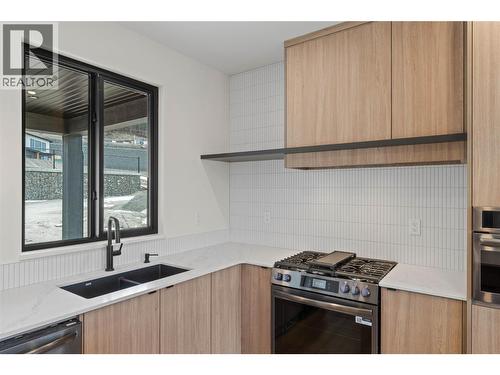 2264 Coldwater Drive, Kamloops, BC - Indoor Photo Showing Kitchen With Double Sink With Upgraded Kitchen