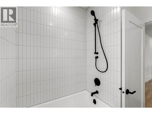 2264 Coldwater Drive, Kamloops, BC - Indoor Photo Showing Bathroom