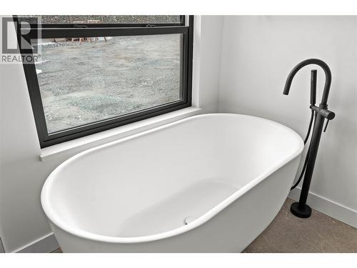 2264 Coldwater Drive, Kamloops, BC - Indoor Photo Showing Bathroom