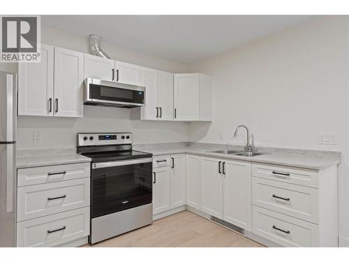 2264 Coldwater Drive, Kamloops, BC - Indoor Photo Showing Kitchen With Double Sink