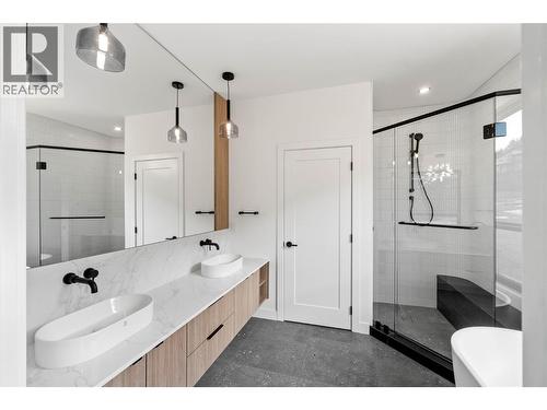2264 Coldwater Drive, Kamloops, BC - Indoor Photo Showing Bathroom