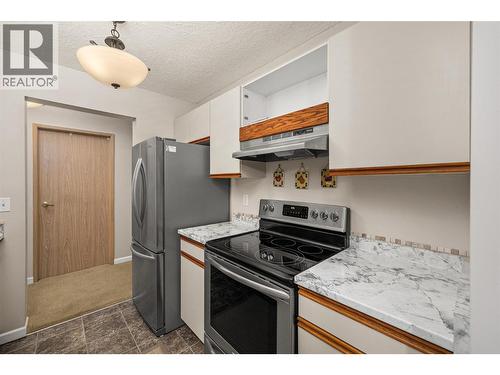 1045 Sutherland Avenue Unit# 350, Kelowna, BC - Indoor Photo Showing Kitchen
