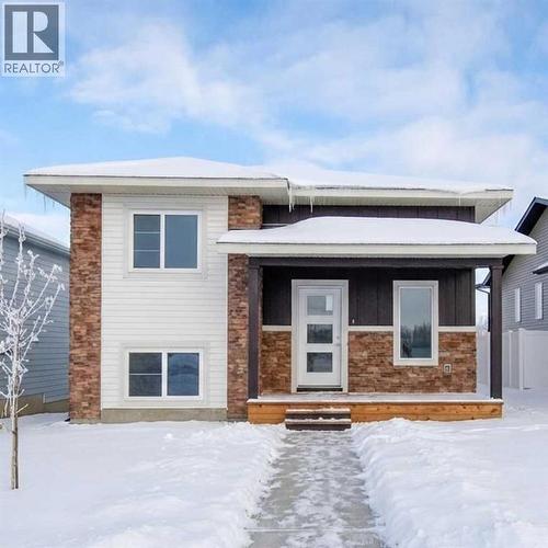 6 Metcalf Way  Lacombe, AB T4L 0J8