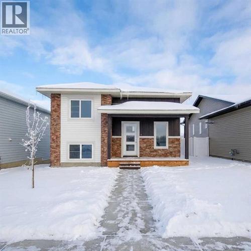 6 Metcalf Way, Lacombe, AB - Outdoor With Facade