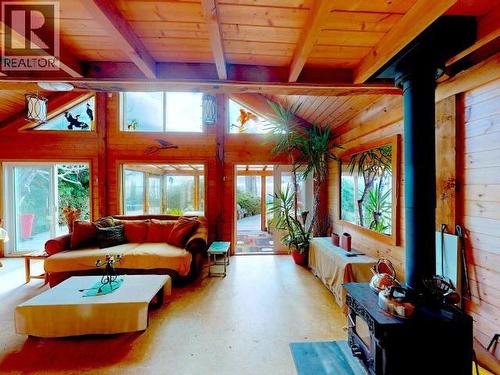 1716/08 Vancouver Blvd, Savary Island, BC - Indoor Photo Showing Living Room