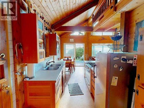 1716/08 Vancouver Blvd, Savary Island, BC - Indoor Photo Showing Kitchen With Double Sink