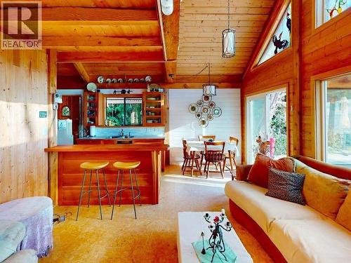 1716/08 Vancouver Blvd, Savary Island, BC - Indoor Photo Showing Living Room